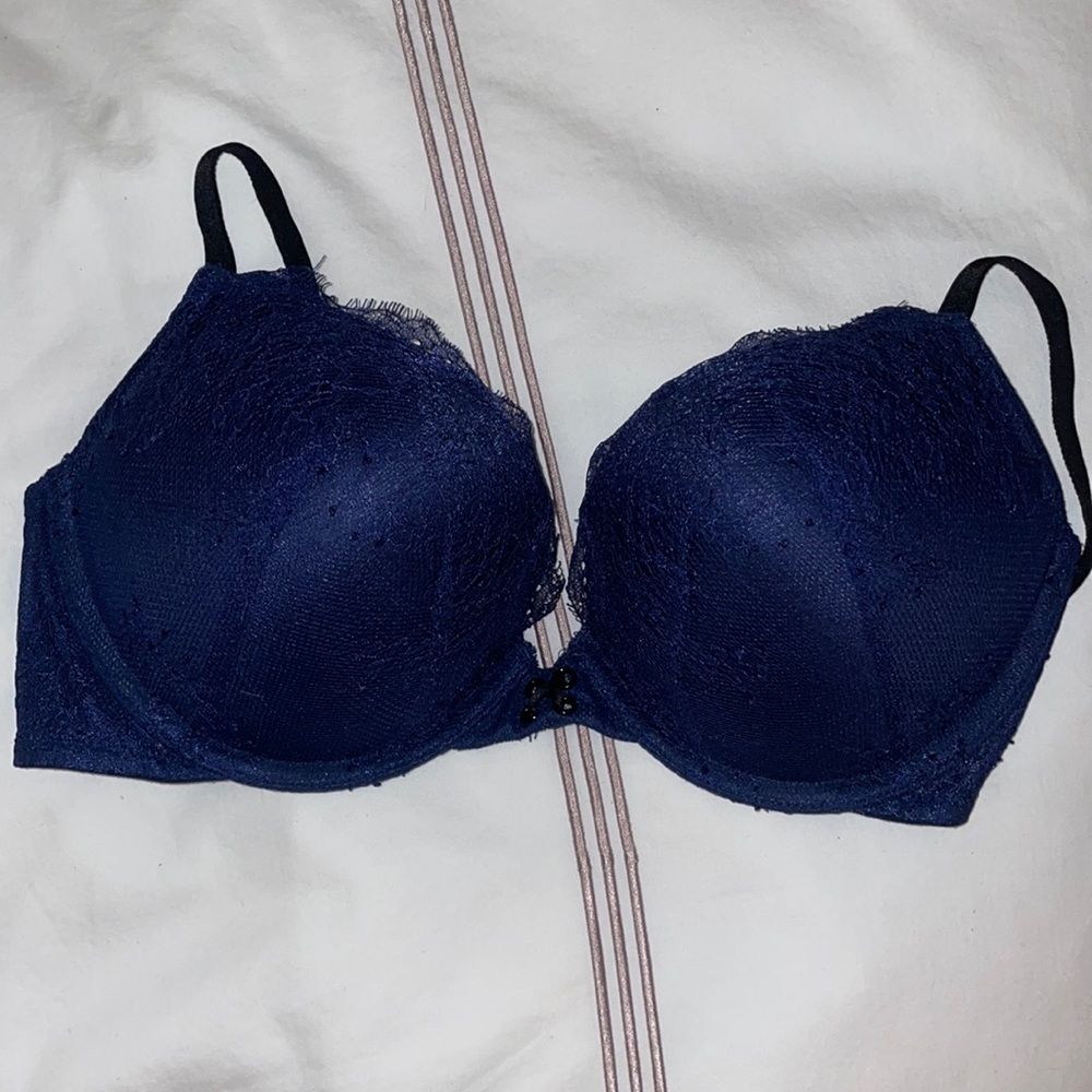 Victoria’s Secret bombshell bra 32D